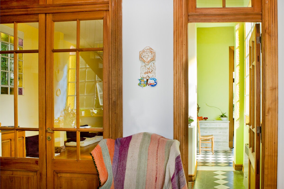 Habitación en departamento en Colegiales con vista al jardín