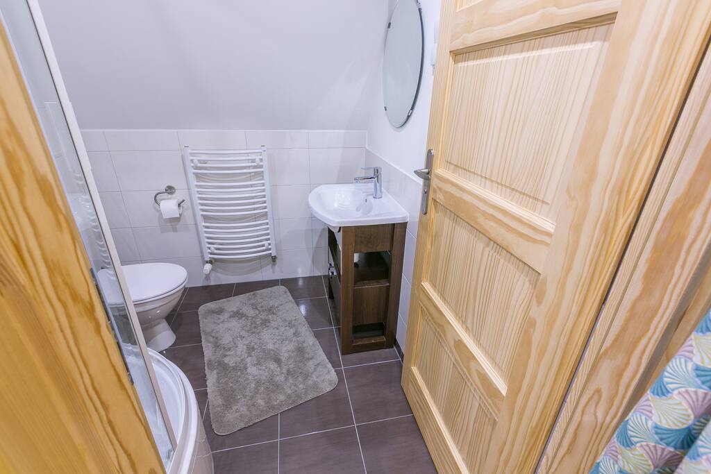 Guest room # 1 Bathroom