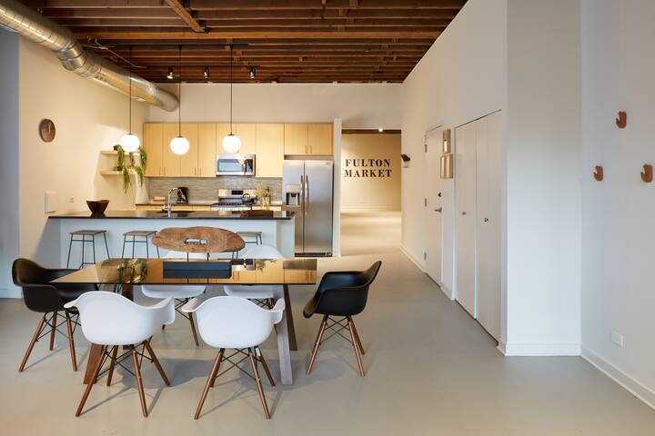 Beautiful Luxury Loft in Fulton Market, Sleeps 12 gallery image 4