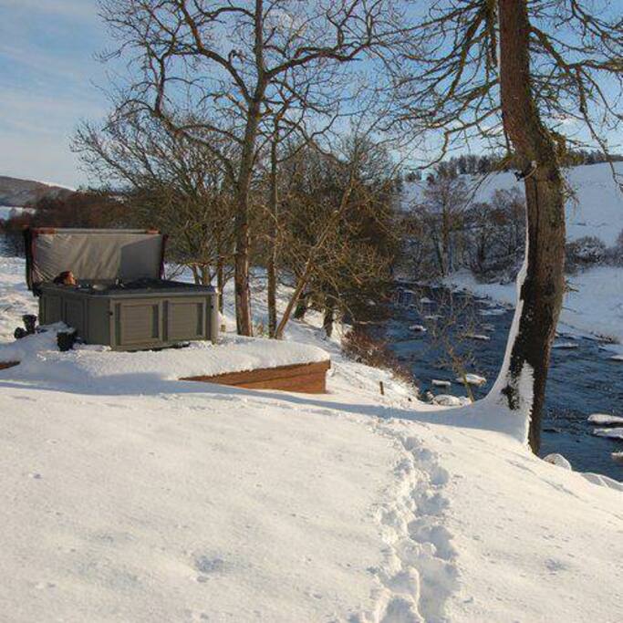 Hot tub in the snow