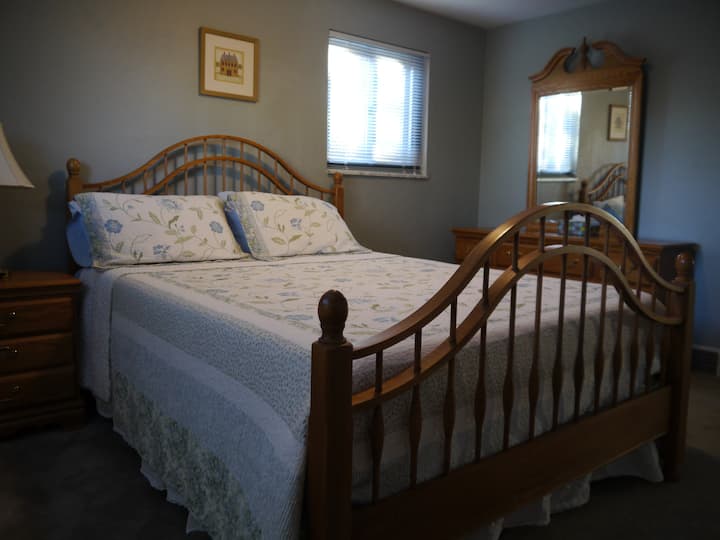 ห้องนอนที่ 2 พร้อมที่นอนเมมโมรี่โฟมขนาดควีนไซส์