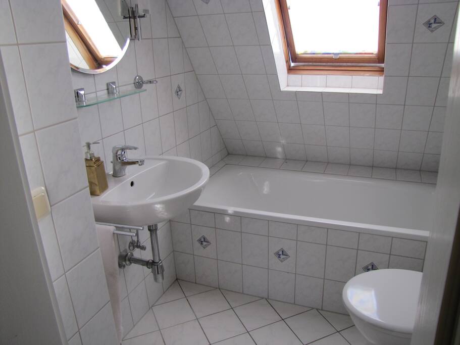 Badezimmer mit Badewanne