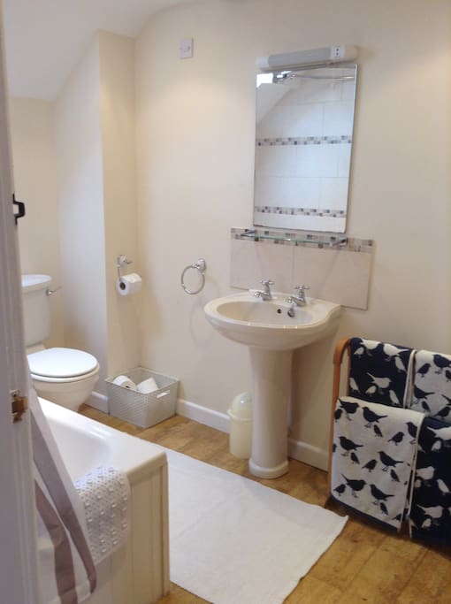 En -suite bathroom (bath & shower)
