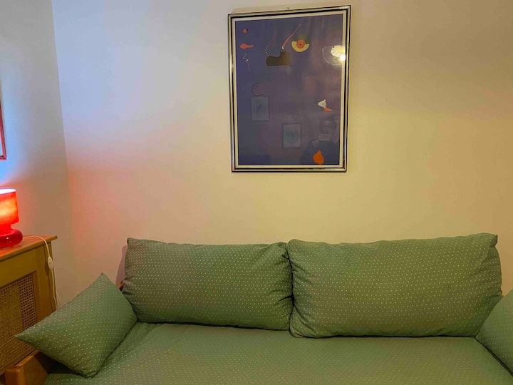 Еднокреветна соба „средба со уметноста на дваесеттиот век“ 1 * кат 3 кревет