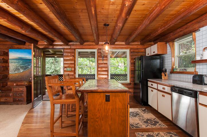 Charming Log House! Sacred Garden Farm Stay gallery image 4
