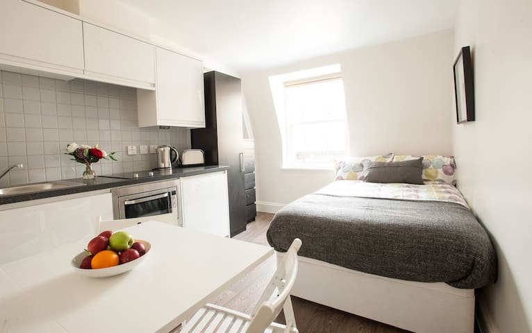 Brand new studio in Victoria 15A