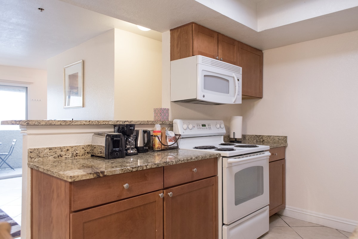 Beautiful 2BR/2BA, Gym & Pool, Room w/ Strip view