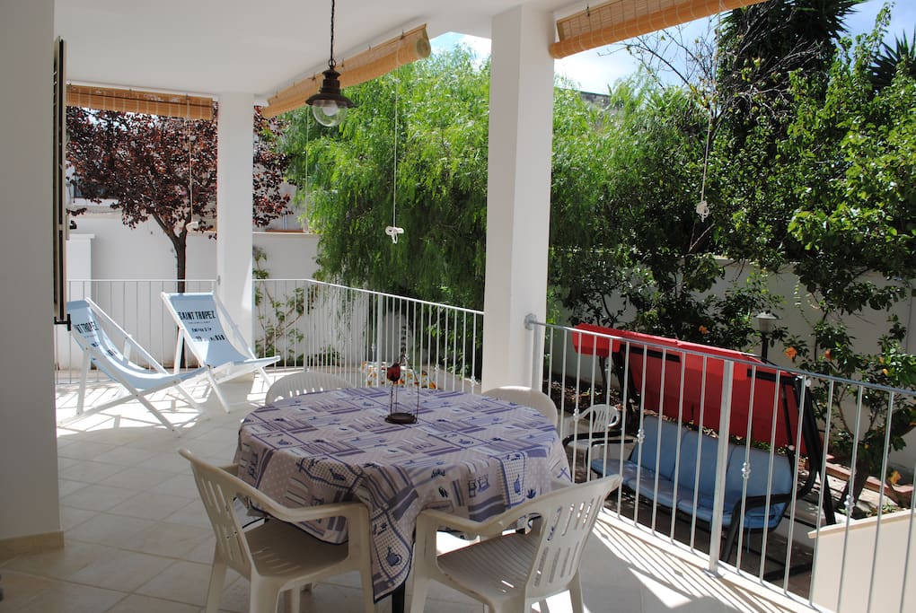 Veranda con vista e accesso al giardino privato