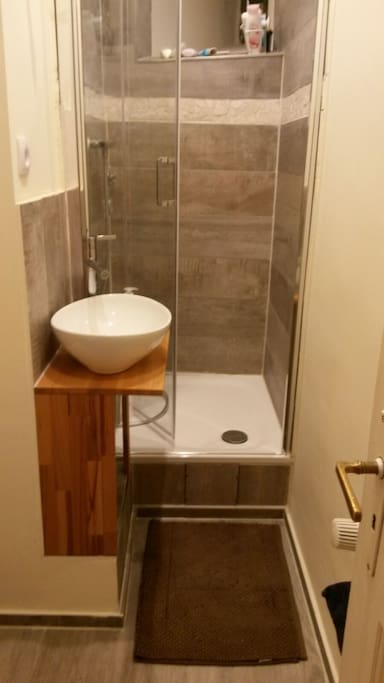 Frisch renoviertes Badezimmer
