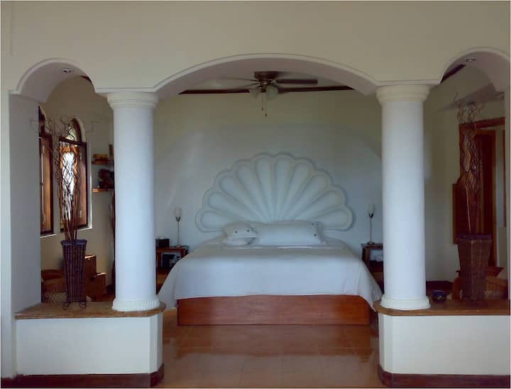 Alcoba con cama king size