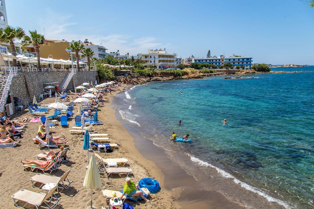 The beach of Renata Mare only 25 meters away from the studio