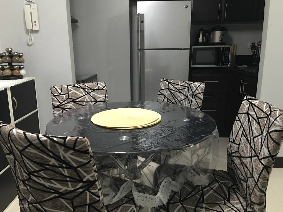 Dinning set good for 4 persons