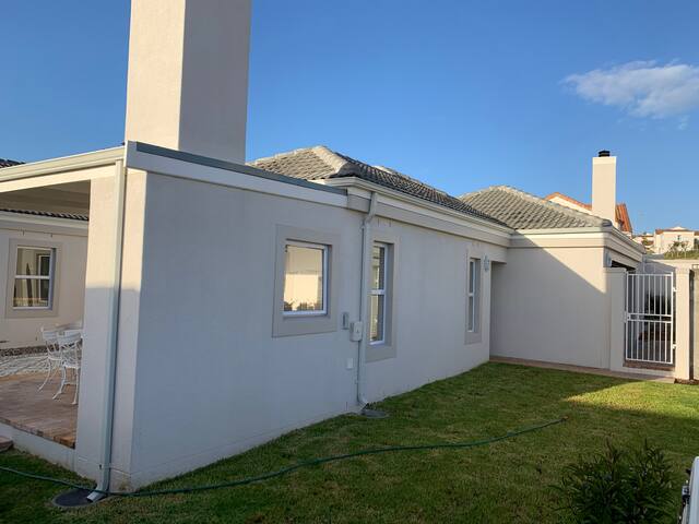 Spacious Family Home! gallery image 4