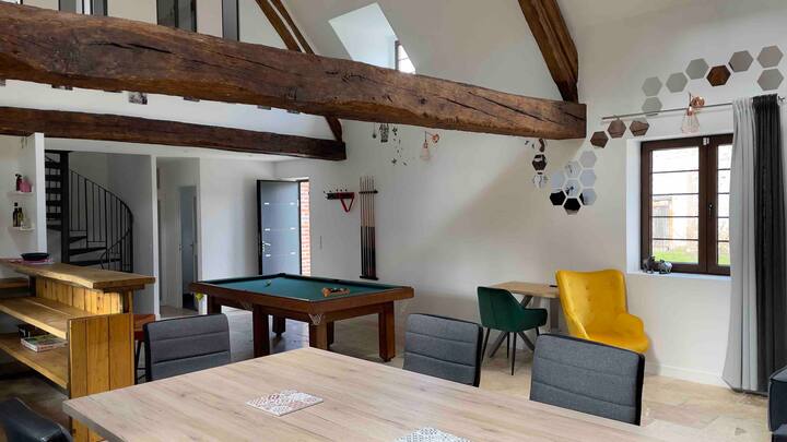 المكتب والبلياردو