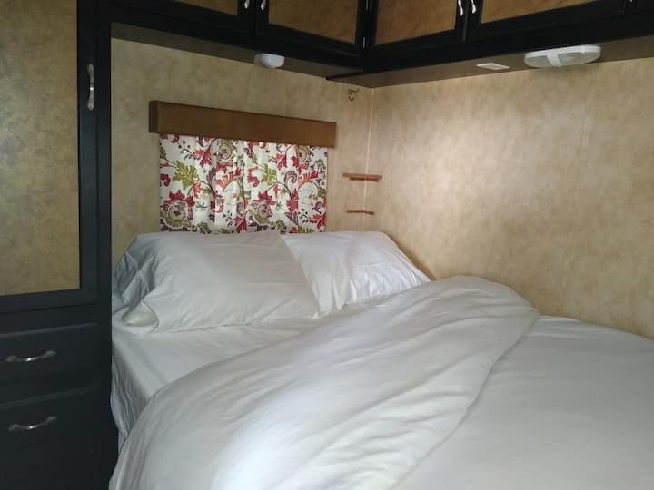 The queen size bed along with the futon can sleep up to 4 people. It will be cozy but with so much outdoor space, it's doable