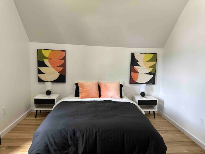 ห้องนอนชั้น 3 (3) พร้อมเตียงควีนไซส์และวิวเมือง 