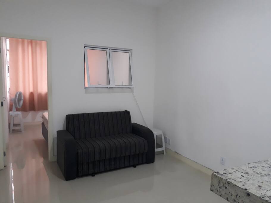 sala grande e espaçosa