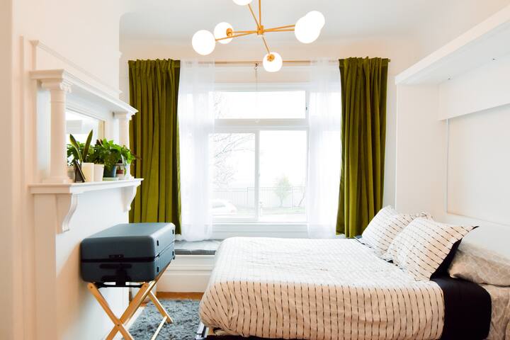 Sunny Full Floor 3 Bedroom Mission Dolores Flat gallery image 2