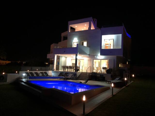 Marina View Villa gallery image 2