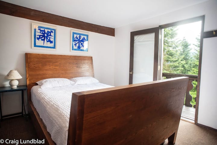 Queen bedroom with 4 bunks. Bedding is not provided.  (room 22)
