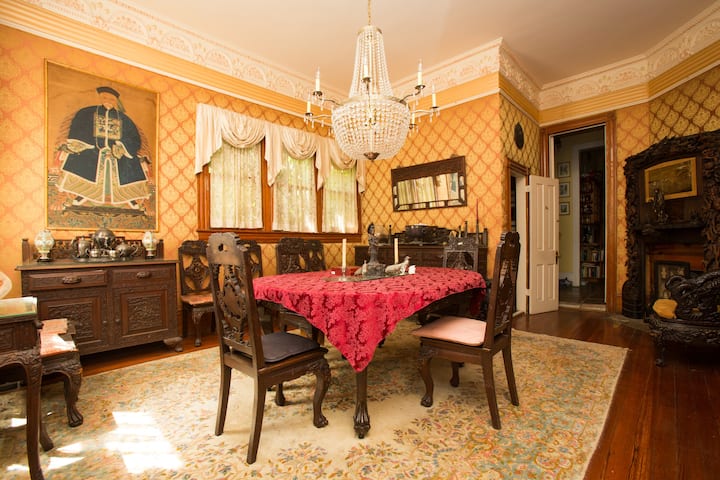 Parks-Bowman Mansion: The Red Room