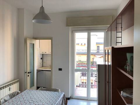 나비글리에서 5km 거리에 있는 2인실 코르시코 아파트.