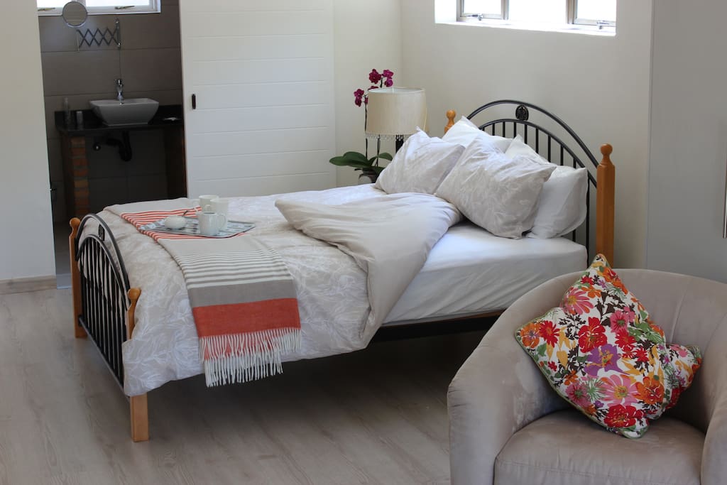 The Eagle Comfortable Queen Bed