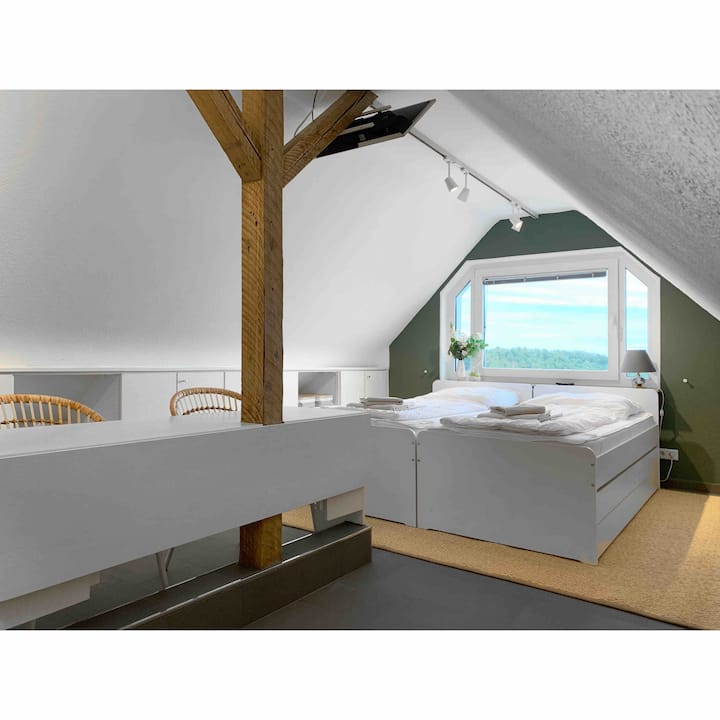 EXCLUSIVE | Top Floor near HBF Main Station for 4