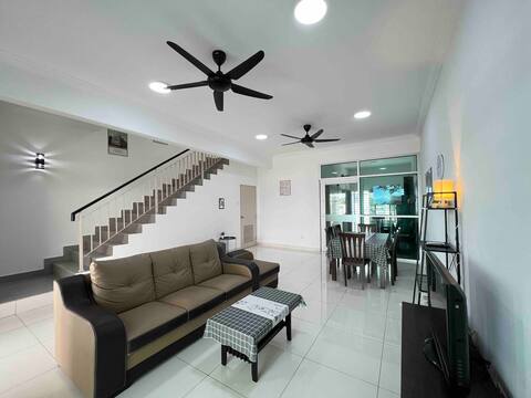 Comfortable Homestay (Free Wi-Fi) 舒心民宿 @Raub 劳勿