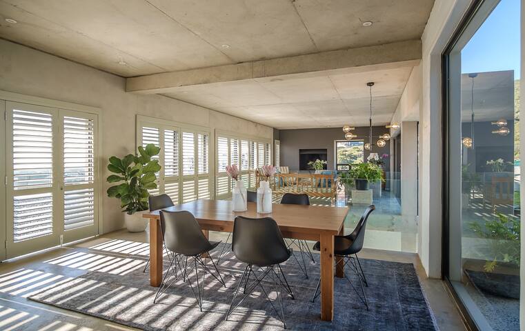 Luxury Family Home with views of Table Mountain gallery image 5