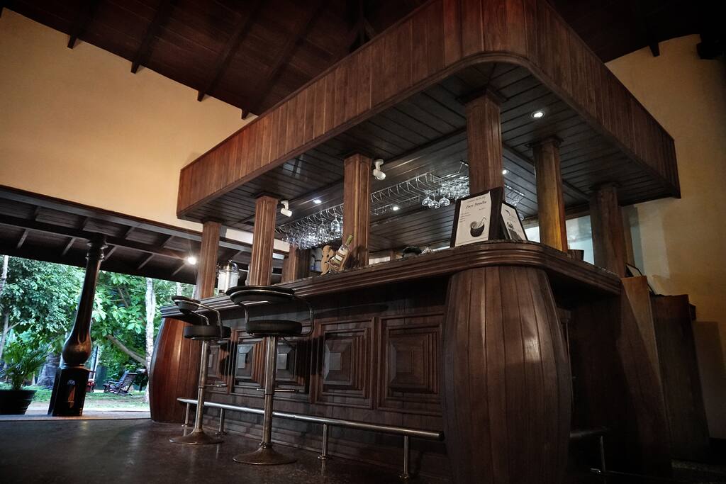 Bar Restaurant