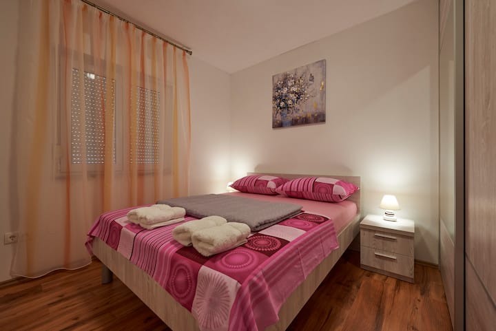 
 2号卧室，带大衣柜