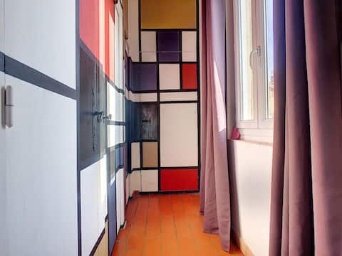 Successful Airbnb property: The atypical Mondrian within the walls in Avignon