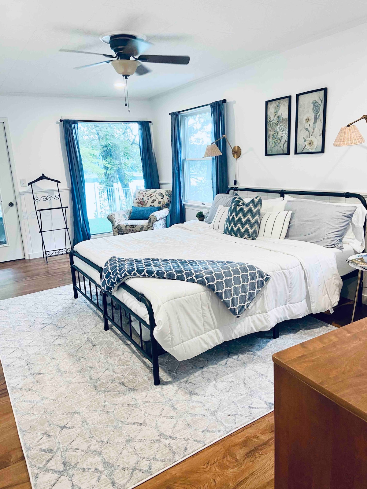 Dormitorio - Cama tamaño king 