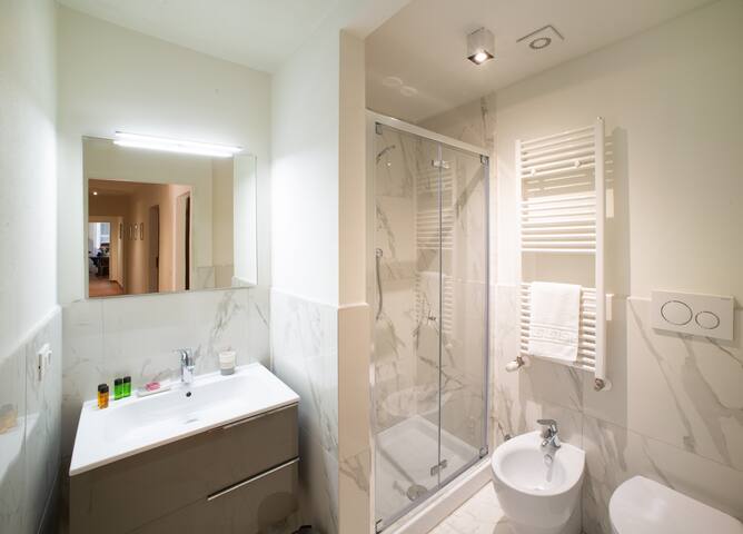 Keys of Italy-13Apo2 Deluxe 2bdr by Ponte Vecchio gallery image 4