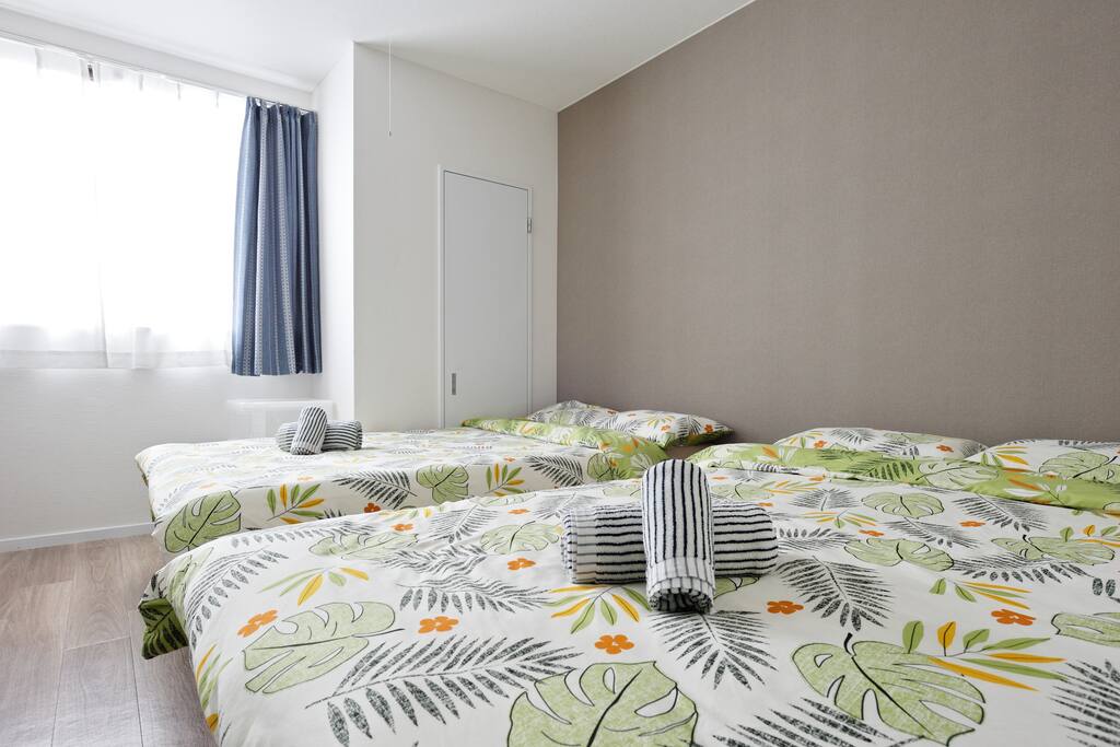 ダブルベッド (2 double beds)