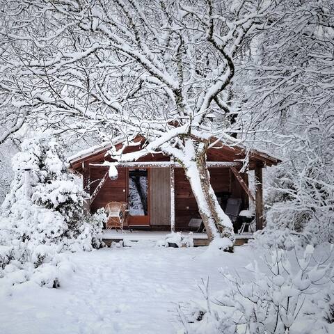 Wood cabin with stove and jacuzzi near St Antonin