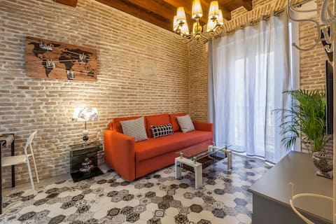 Successful Airbnb property: A NICE NEW APARTMENT WITH A SHARED TERRACE AND WIFI in Sevilla