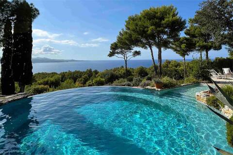 The sea all around… 2 independent houses.