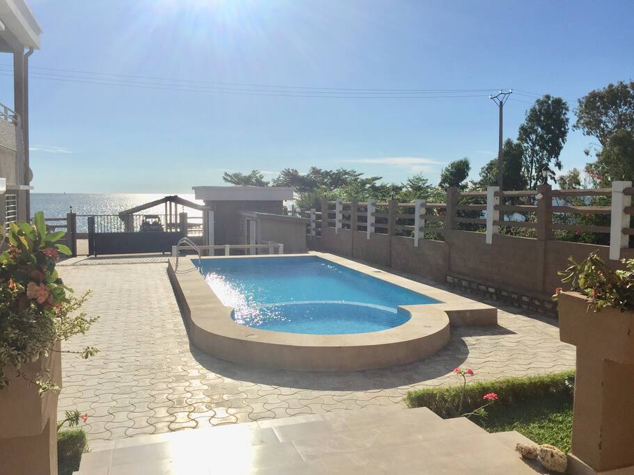 Piscine face à la mer