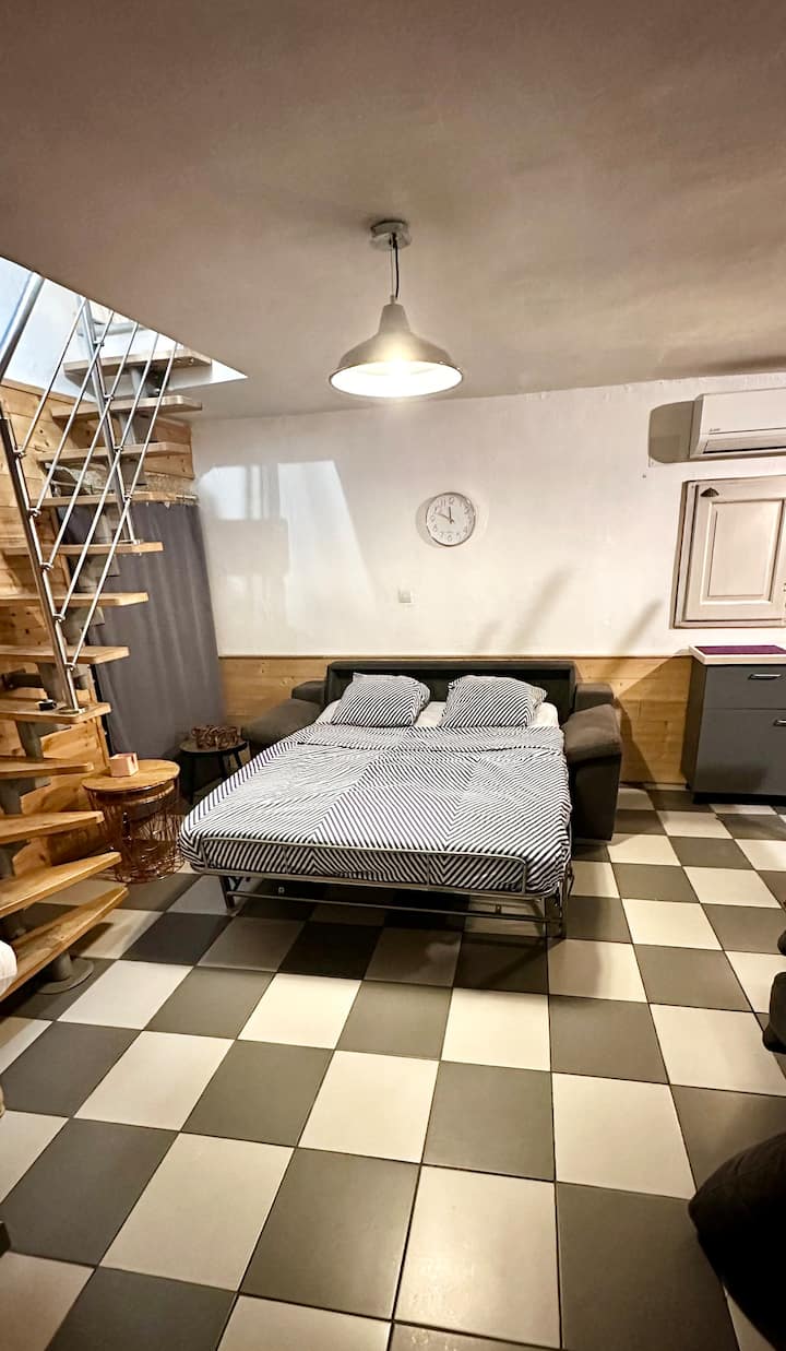 בסלון, ספה נפתחת, הכנסת אורחים, הכנסת אורחים 
 מזרן 140 ס"מ 17 ס"מ