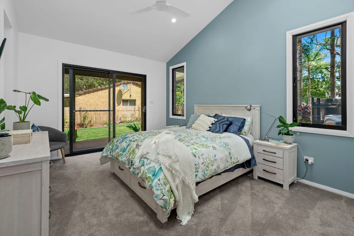 提供标准双人床和床上用品