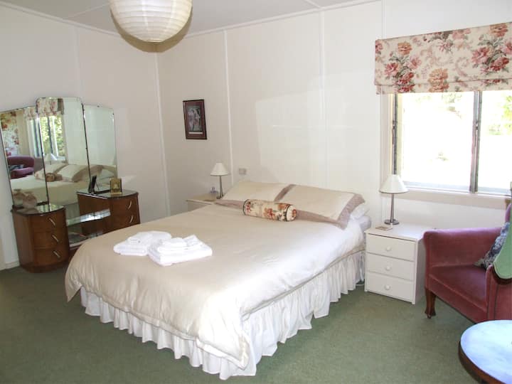 ห้องนอนใหญ่กว้างขวาง (ตะวันตก)