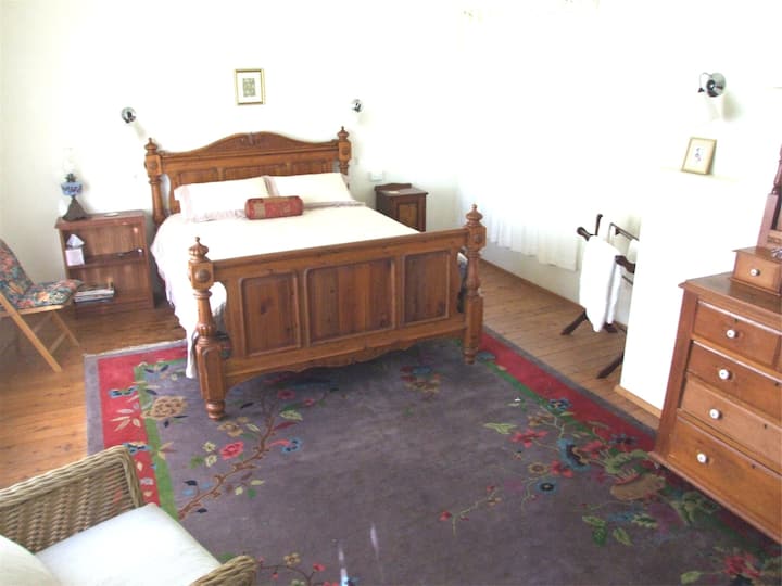 ห้องนอนใหญ่ (ตะวันออก)