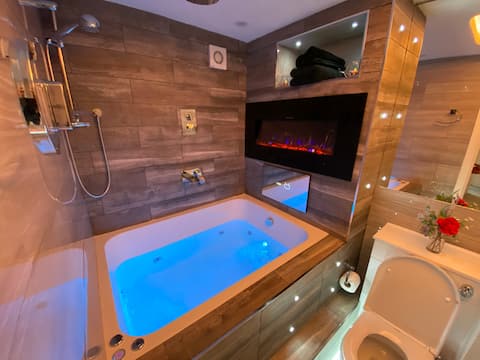 Popular Airbnb listing: Suite 25 Jacuzzi & Private Sauna Apartment in Bradford