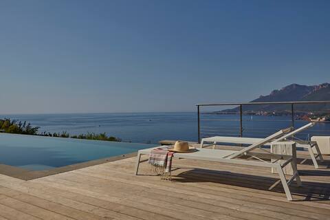 AMAZING SEA VIEW
