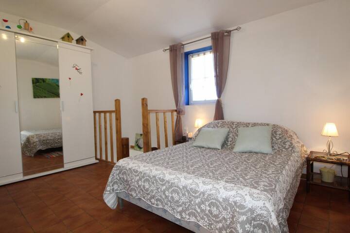 ห้องนอนเตียงคู่ 