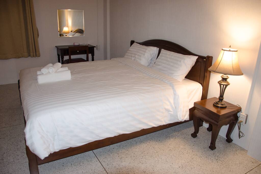 King size bed