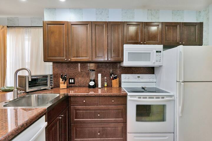 Beachfront 2 Story/3BRM/3BA/2 O. View Ter./Parking gallery image 5