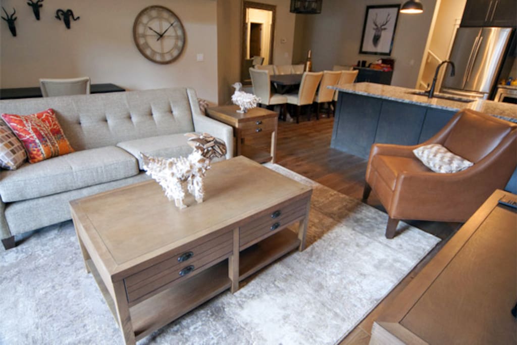 Fantastic, large living area with beautiful furnishings